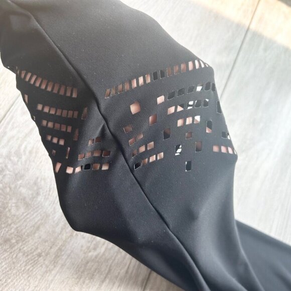 Sympli Black Lagenlook Pull up Laser Cut Cropped Leggings Made in Canada - Picture 5 of 11